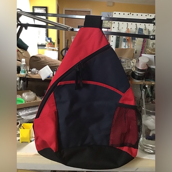 Unisex Zippers bucket over the shoulder bag black, red, blue 1 strap backpack - Picture 4 of 11